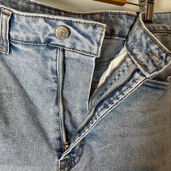 FRYE High Rise Light Denim Vintage Style Straight Leg Mom Jeans Sz 10 - Picture 8 of 16